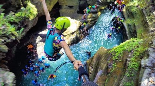 1-day tour to Kawasan Falls canyoneering and Moalboal sardine run in Cebu, Philippines