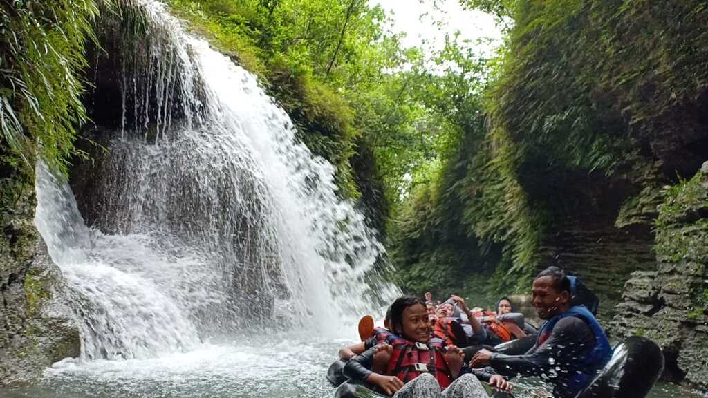 Pangandaran Boat Tour – East Beach, Nature Reserve & Snorkelling