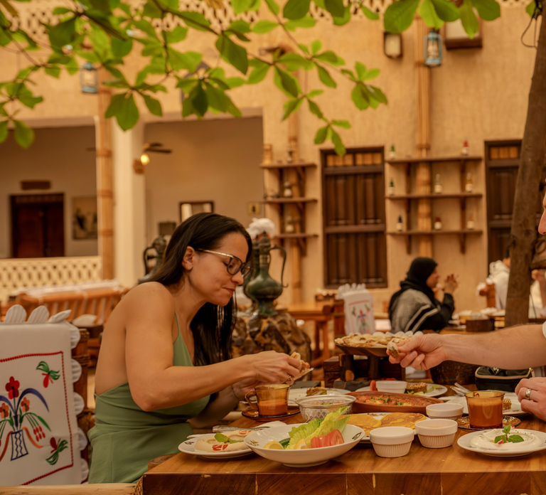 Old Dubai: Premium Historic Tour with Breakfast at Al Khayma