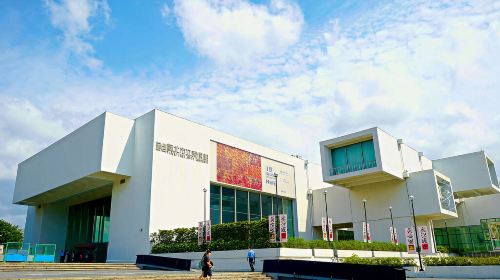 Taipei Fine Arts Museum + Martyrs' Shrine + Tamsui Old Street + Fort San Domingo: Northern Taiwan Cultural Tour Day Tours