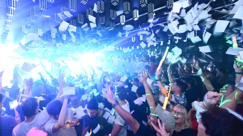 Osaka Dotonbori Night Tour – GIRAFFE NIGHTCLUB Admission Ticket