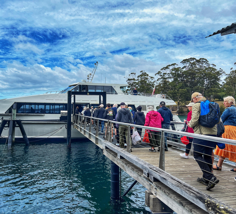 Hobart: Port Arthur, Harbor Cruise and Isle of the Dead Tour