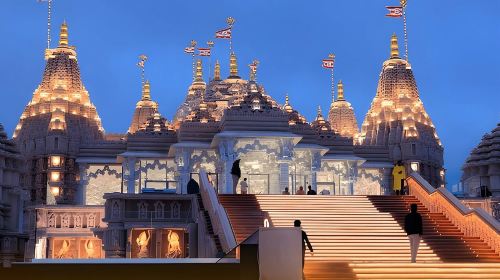 Full-Day Abu Dhabi City Tour with BAPS Hindu Temple + Grand Mosque Tour