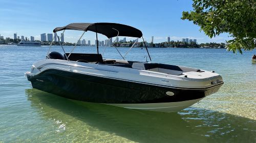 Snorkel & Millionaire Row - Private Miami Boat Tour w/ Drinks