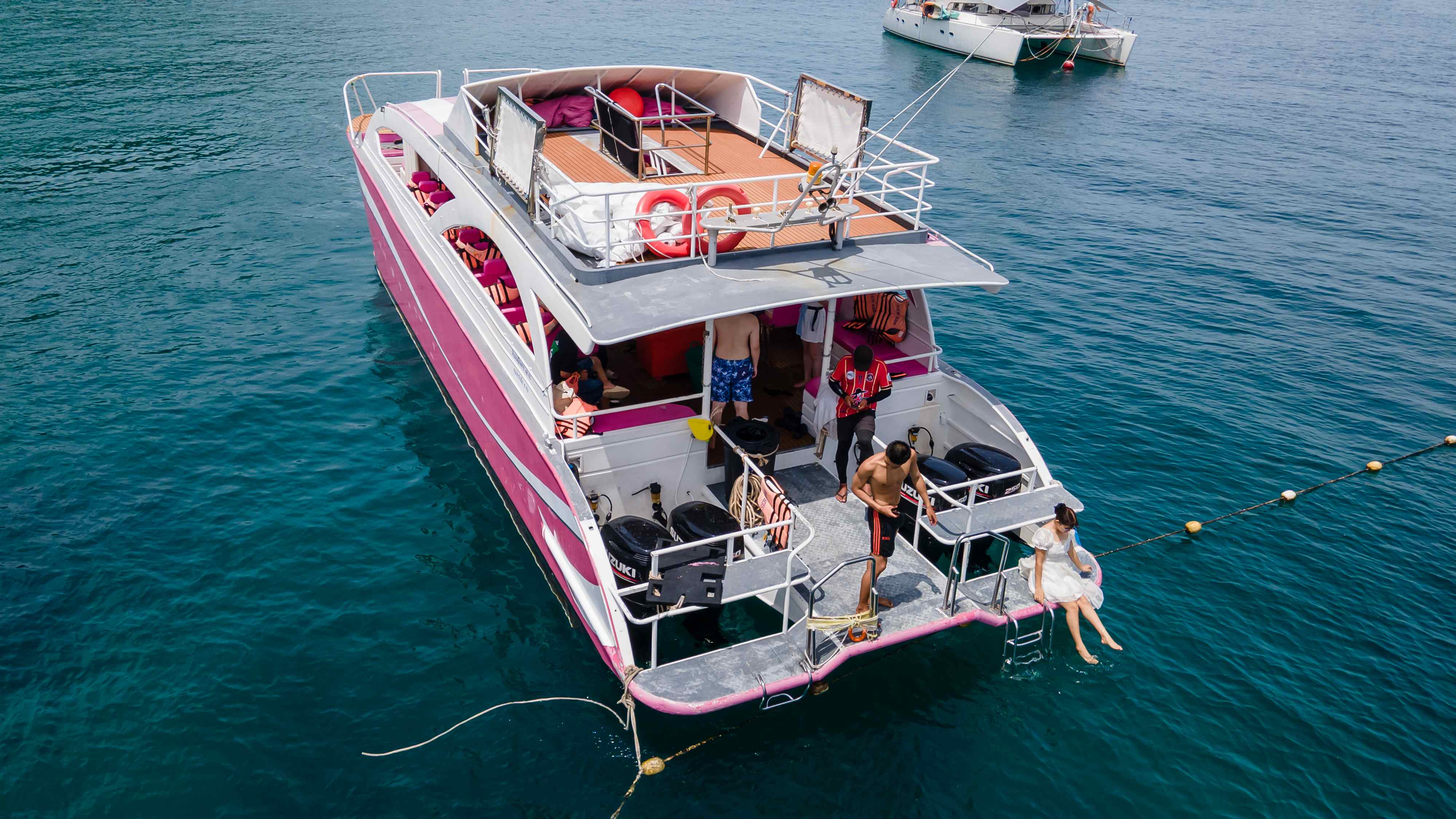 Day Trip Racha Island + Coral Island By Catamaran (皇帝岛+珊瑚岛一日游 - Barbie 粉色芭比号)