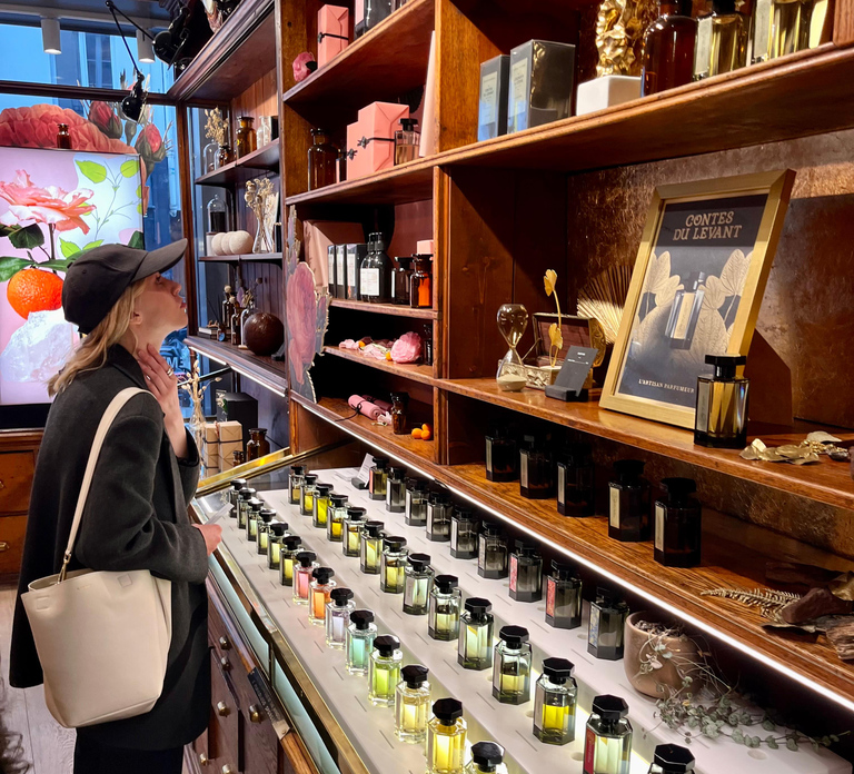 Dubai: Guided Perfume Tour at Dubai Mall