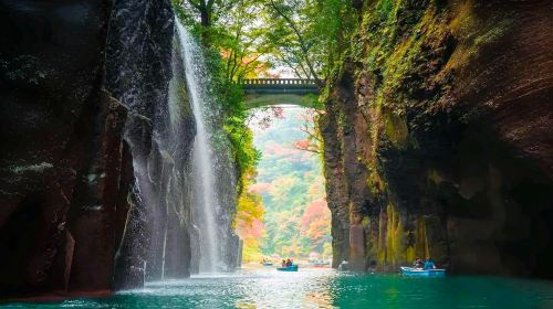 1-day tour to Kyushu Miyazaki Takachiho Gorge with cruise, Kumamoto Aso volcano and Kusasenri
