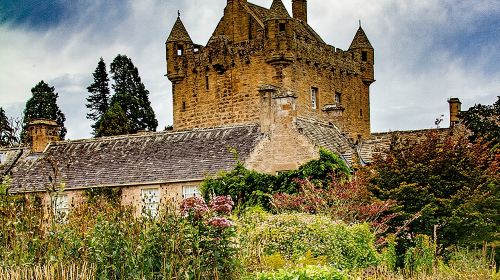 Full-Day Private Tour to Urquhart Castle Loch Ness and Inverness Day Tours