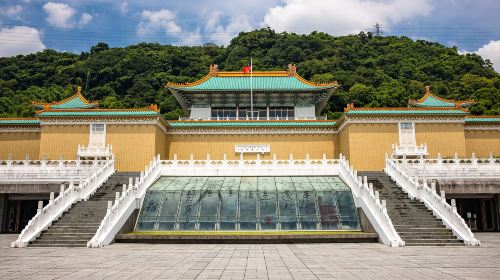 Chiang Kai-shek Memorial Hall + National Palace Museum + Shilin Official Residence Classic Taipei Half-Day Tour/5H