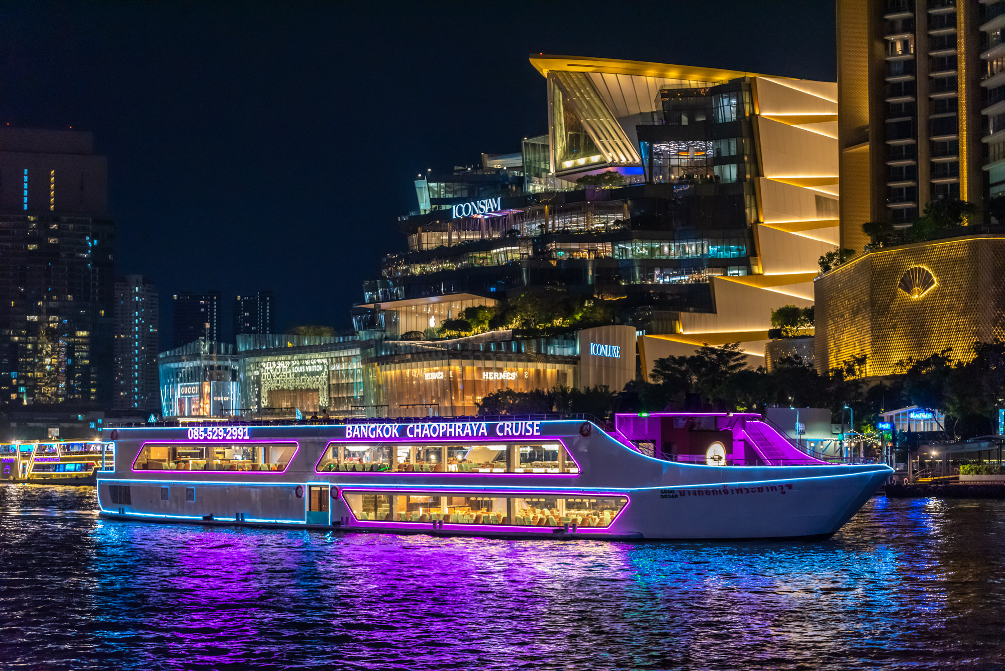 Bangkok Chaophraya Cruise at Asiatique