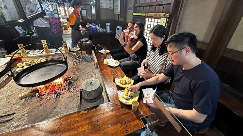 Food & Culture Walk in Nagano: Oyaki, Sake, Matcha & Zenkoji