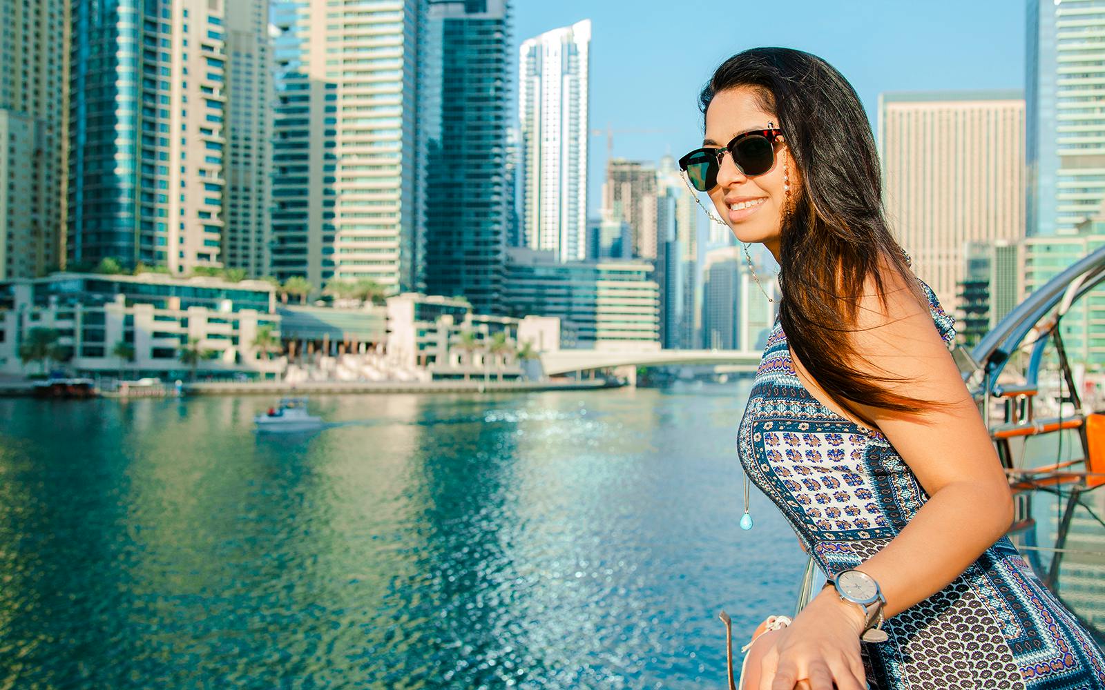From Dubai Marina/Creek: 1-Hour Sightseeing Dhow Cruise with Unlimited Soft Drinks