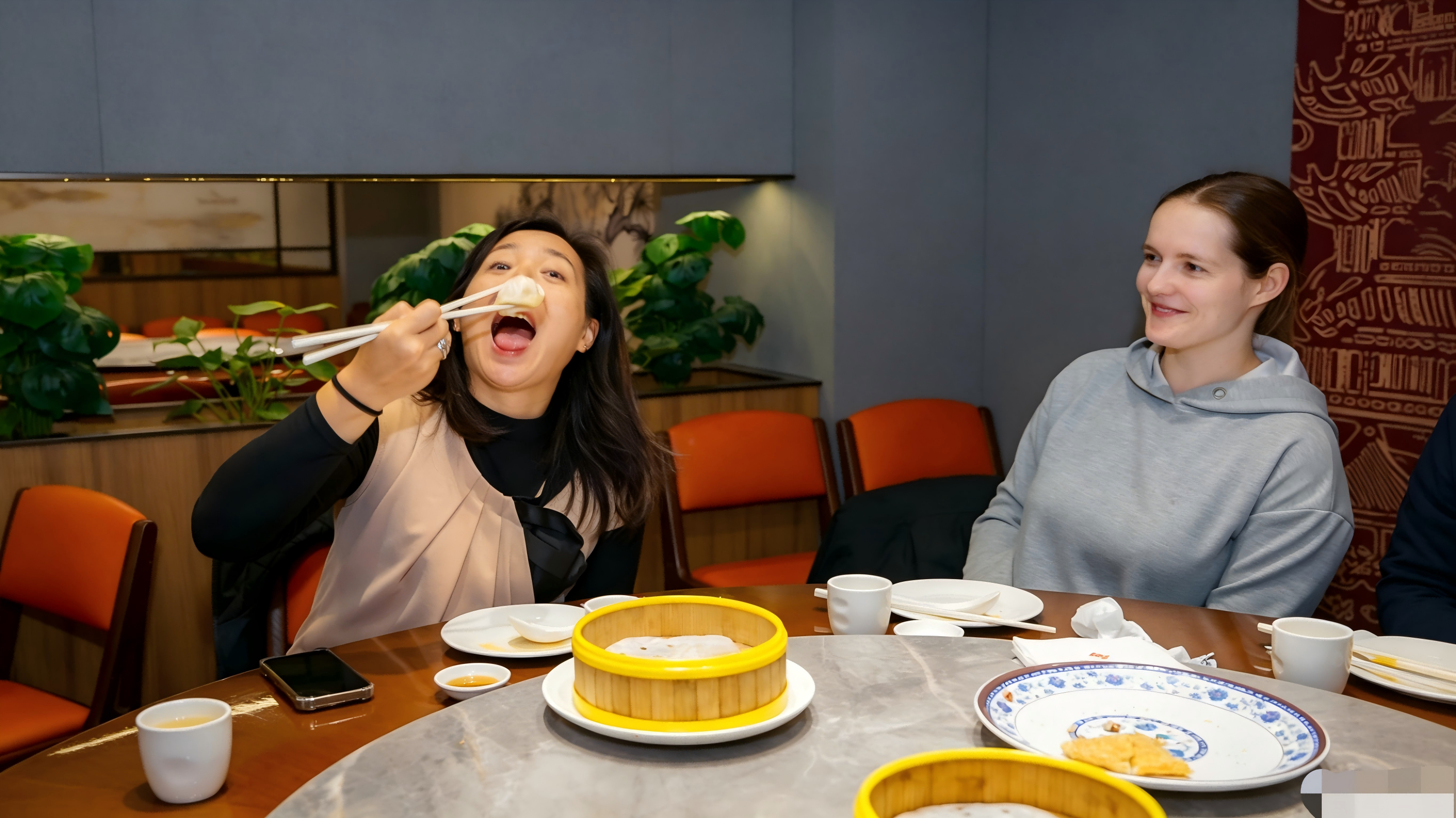 Small Group: Shanghai After Dark Food Tour with 9 tastings