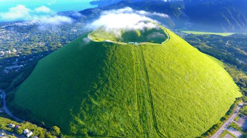 1-day tour to Mt. Omuro + Izu Kyuko Line + Jogasaki Coast – matcha mountain scenery