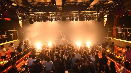 Osaka Umeda: PICCADILLY PREMIUM LIVE Show & NIGHTCLUB Admission Ticket with Drinks|Karaoke & Hookah [Exclusive for Foreign Travelers]