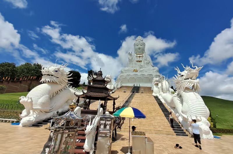 Join Tour Hot Spring & White Temple & Blue Temple & Huay Pla Kang Temple