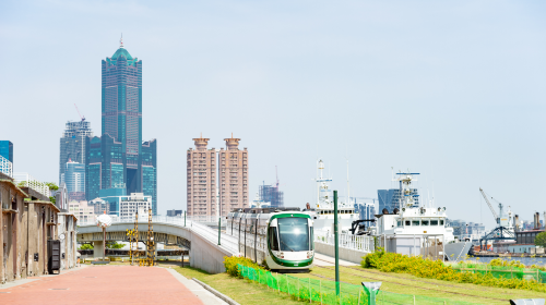 Kaohsiung Fo Guang Shan Buddha Memorial Hall + Lotus Pond + Qishan Old Street + Pier-2 + Xiziwan 1-day tour
