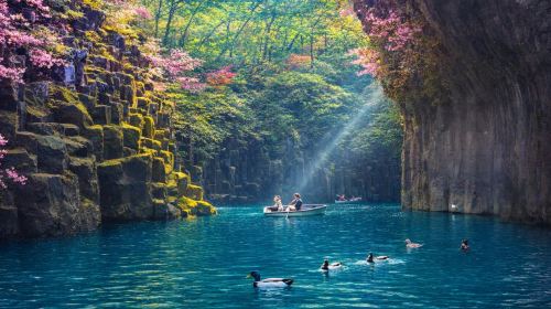 1-day tour to Kyushu Miyazaki Takachiho Gorge with cruise, Kumamoto Aso volcano and Kusasenri