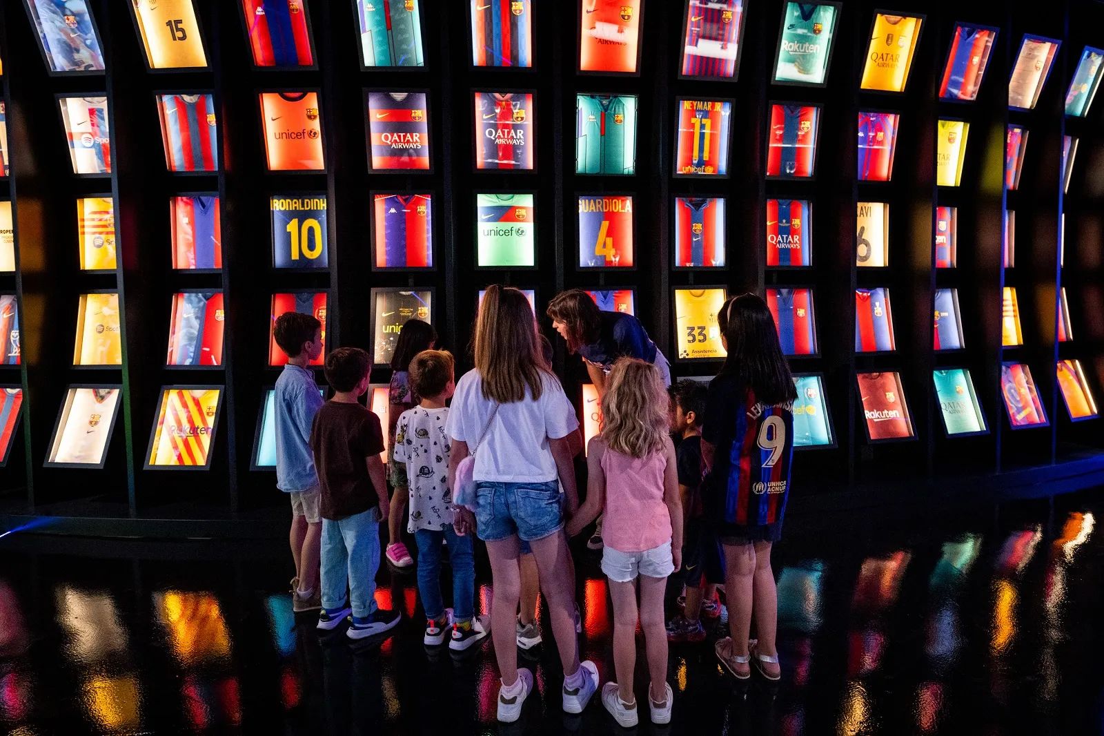 Skip the line: F.C. Barcelona Fans: Immersive Tour