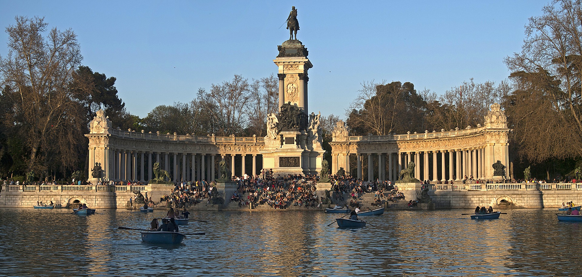 Private Tour Retiro Park and Cibeles Palace