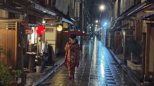 Kyoto Magical Night English Tour: Gion & Fushimi Inari Shrine