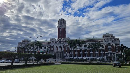Half-day tour to Taipei Palace Museum + Chiang Kai-shek Memorial Hall + Martyrs' Shrine