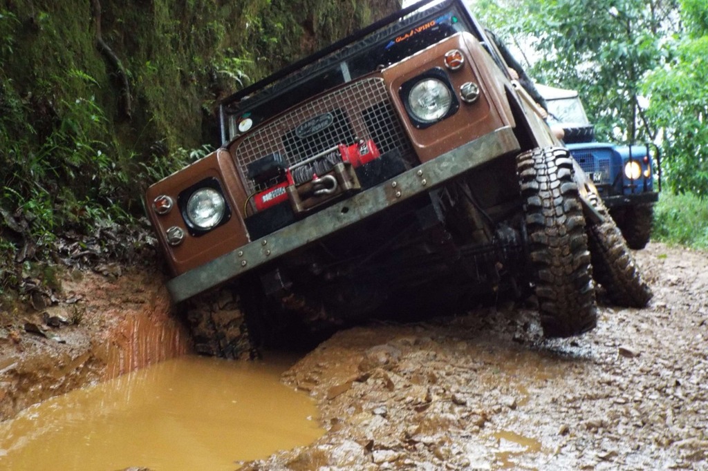 Fun Offroad Ciwidey Bandung – Land Rover Tea Plantation Adventure