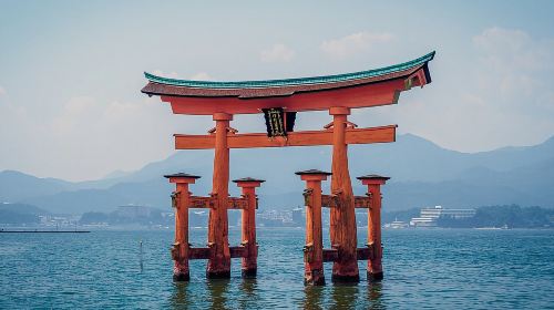 The Peace Memorial to Miyajima : Icons of Peace and Beauty