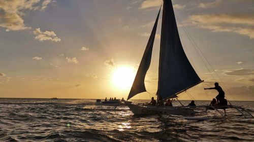 Boracay sunset sailing experience – shared boat/private charter – Romantic sailing boat experience