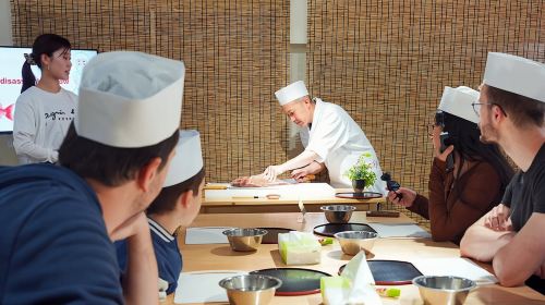 Tokyo Sushi Making Class in Tsukiji with Professional Chef