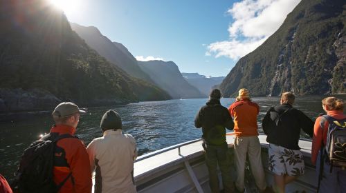 Milford Sound / Piopiotahi Day Tour in New Zealand – Realnz/Southern Discoveries/Optional Transfers