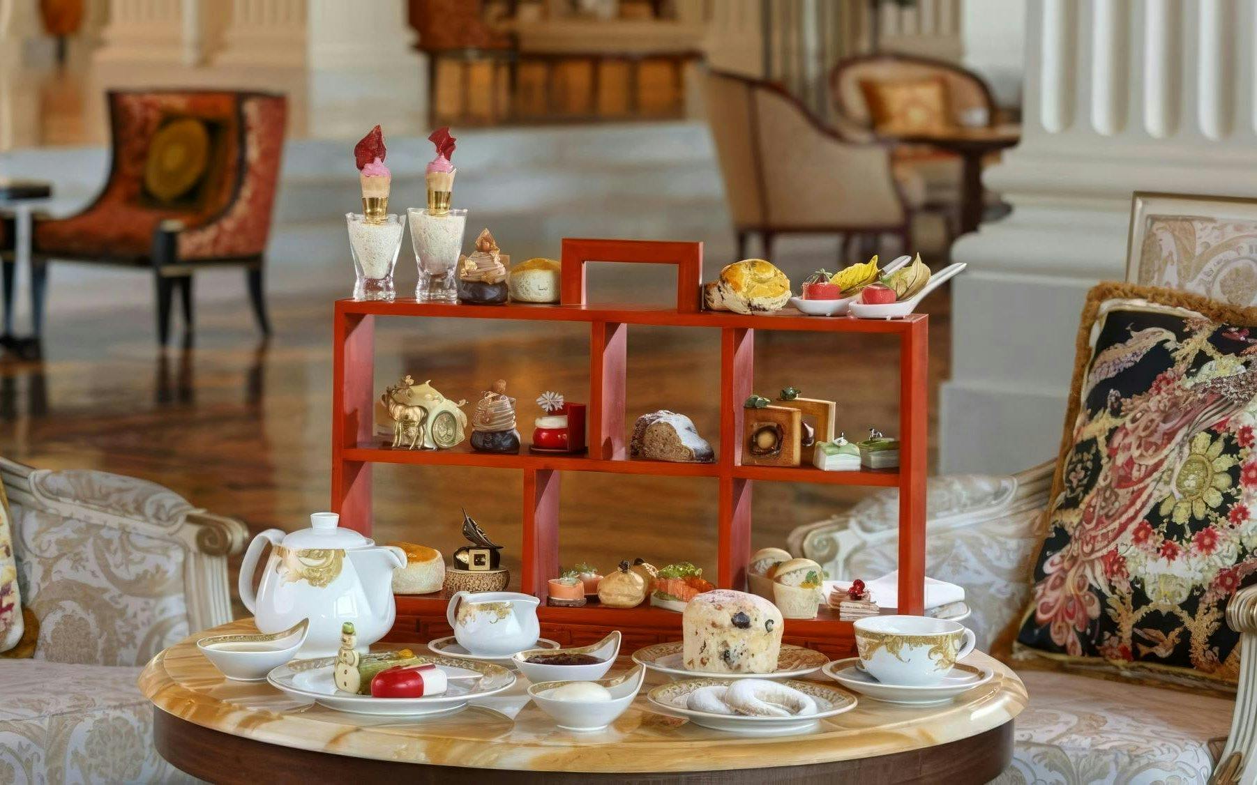 Palazzo Versace Dubai: Afternoon High Tea at Mosaico Lounge