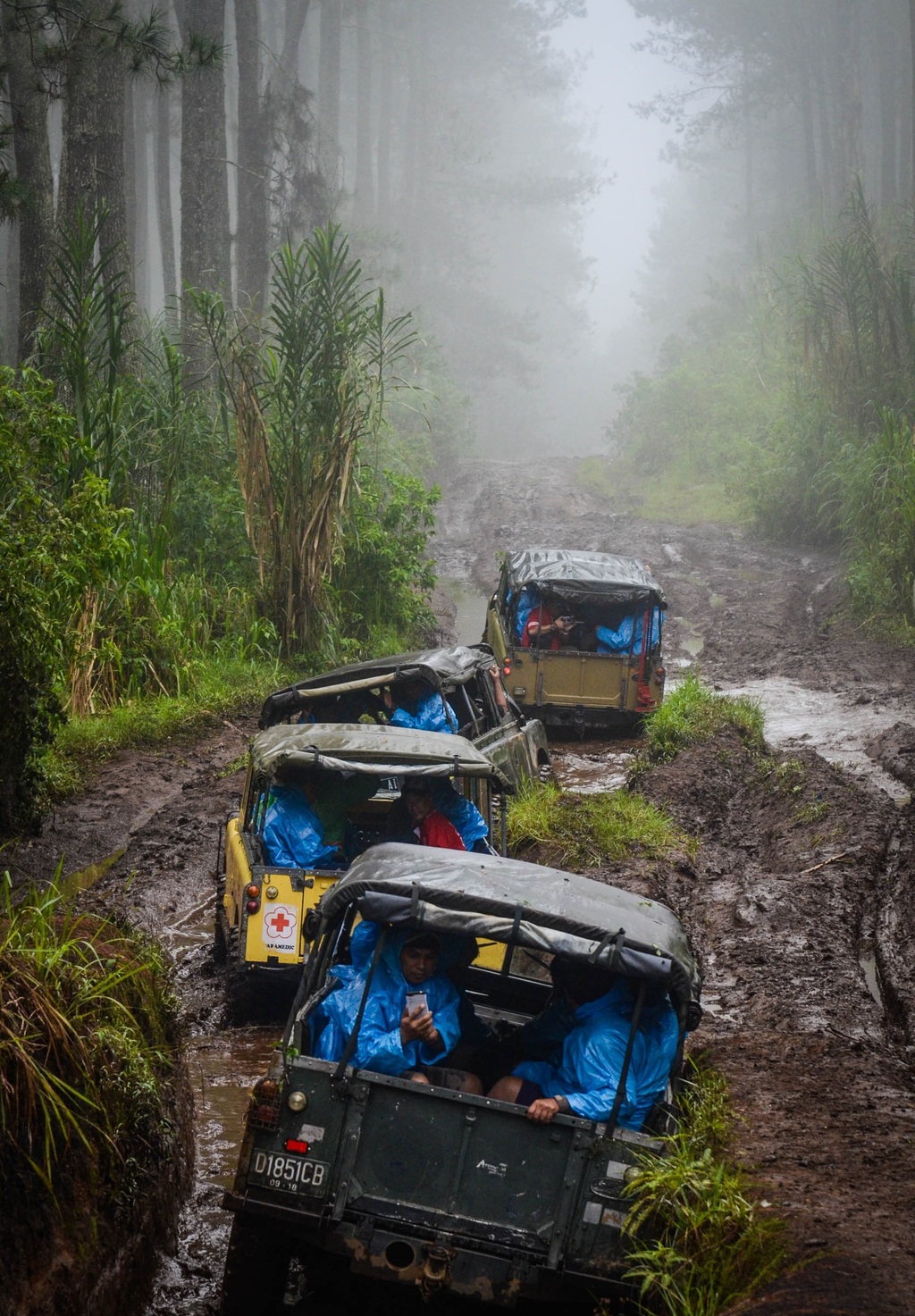 Fun Offroad Ciwidey Bandung – Land Rover Tea Plantation Adventure