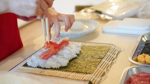 Tokyo Washoku 4-hour Cooking Class: From Market to Table