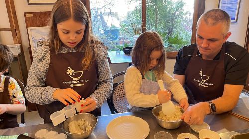 Make Rice Balls and Enjoy a Japanese Home-Style Lunch in Yanaka