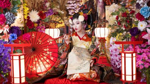Oiran Studio Eight Colors: Oiran Transformation Costume Experience