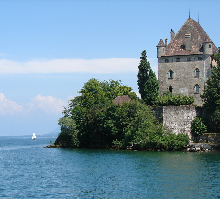 From Geneva: Yvoire medieval village & Lake Geneva Cruise