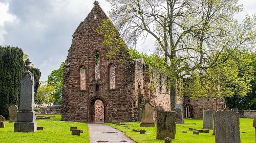 Full-Day Private Tour to Urquhart Castle Loch Ness and Inverness Day Tours