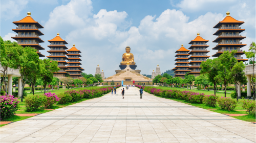 Kaohsiung Fo Guang Shan Buddha Memorial Hall + Lotus Pond + Qishan Old Street + Pier-2 + Xiziwan 1-day tour