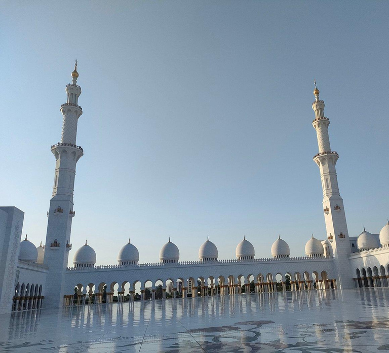 Abu Dhabi Private Full-Day City Tour with Heritage Lunch