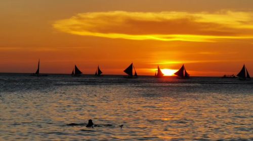 Boracay sunset sailing experience – shared boat/private charter – Romantic sailing boat experience