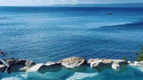 1-day tour to Nanki Shirahama + Wakayama cat station master Kishi train + Senjojiki + Sandanbeki cliffs