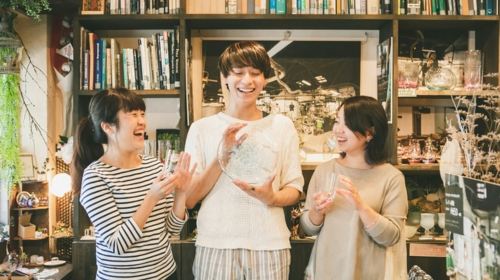 Little Glass Book Museum | Within Walking Distance of Tokyo Skytree. Experience the intricate art of glass engraving firsthand and create your own unique keepsake.