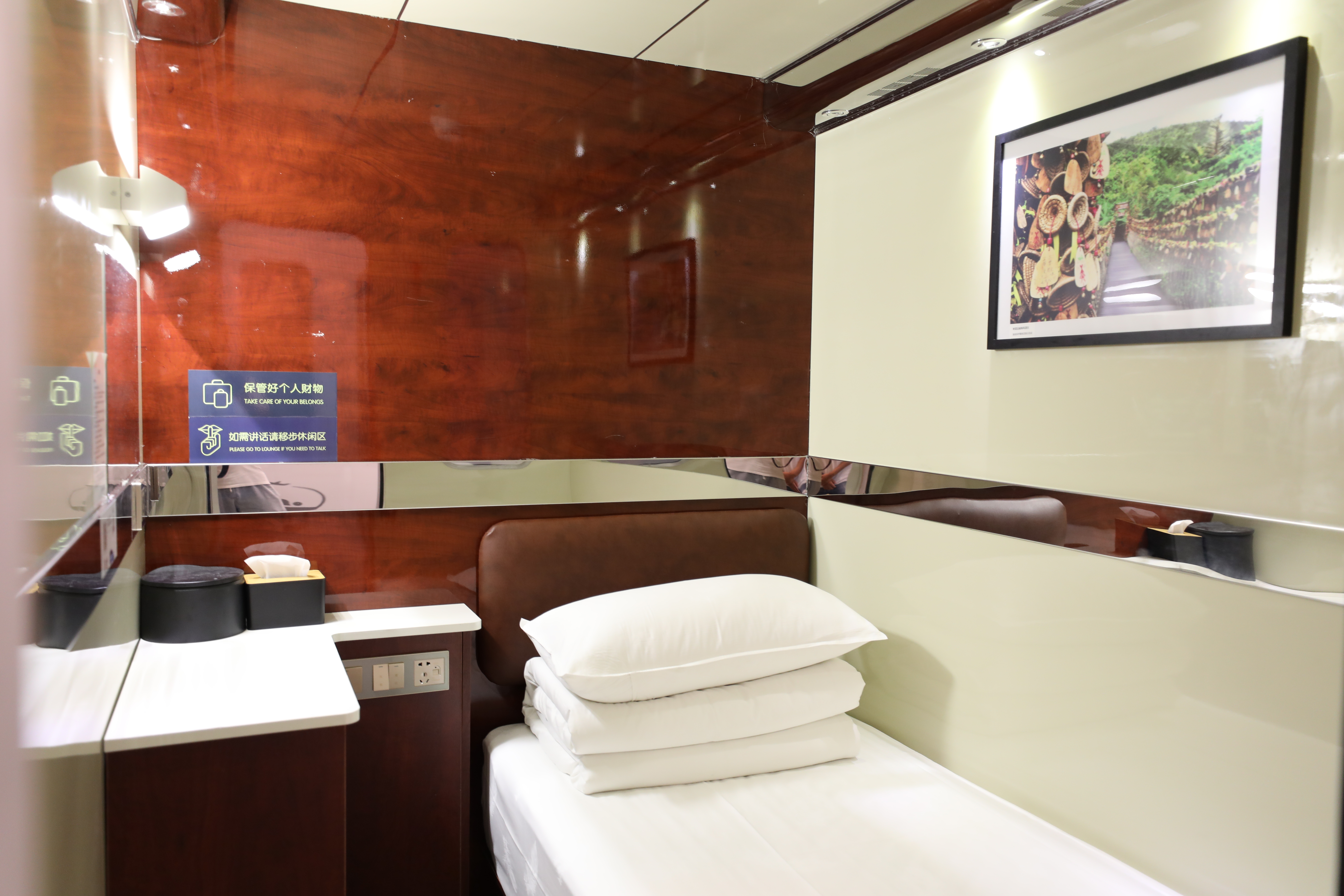 Sleeping in Airport Hotel Meilan International Airport