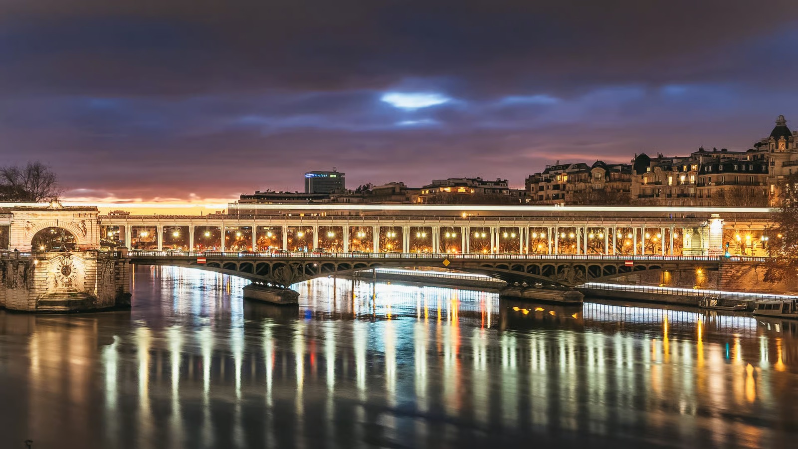 Paris: Illuminated Evening River Cruise & Waffle Tasting