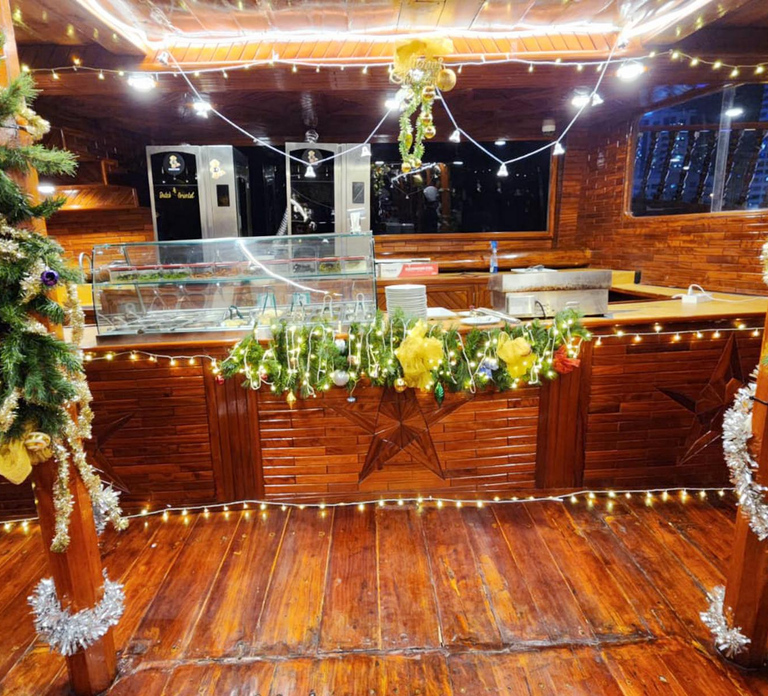Dubai: New Year's Eve Dhow Cruise with Dinner and Drinks