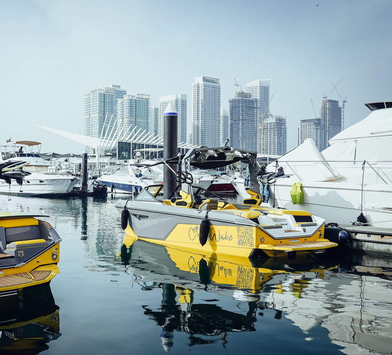 Dubai wakesurfing & wakeboarding: Snacks & drinks included!