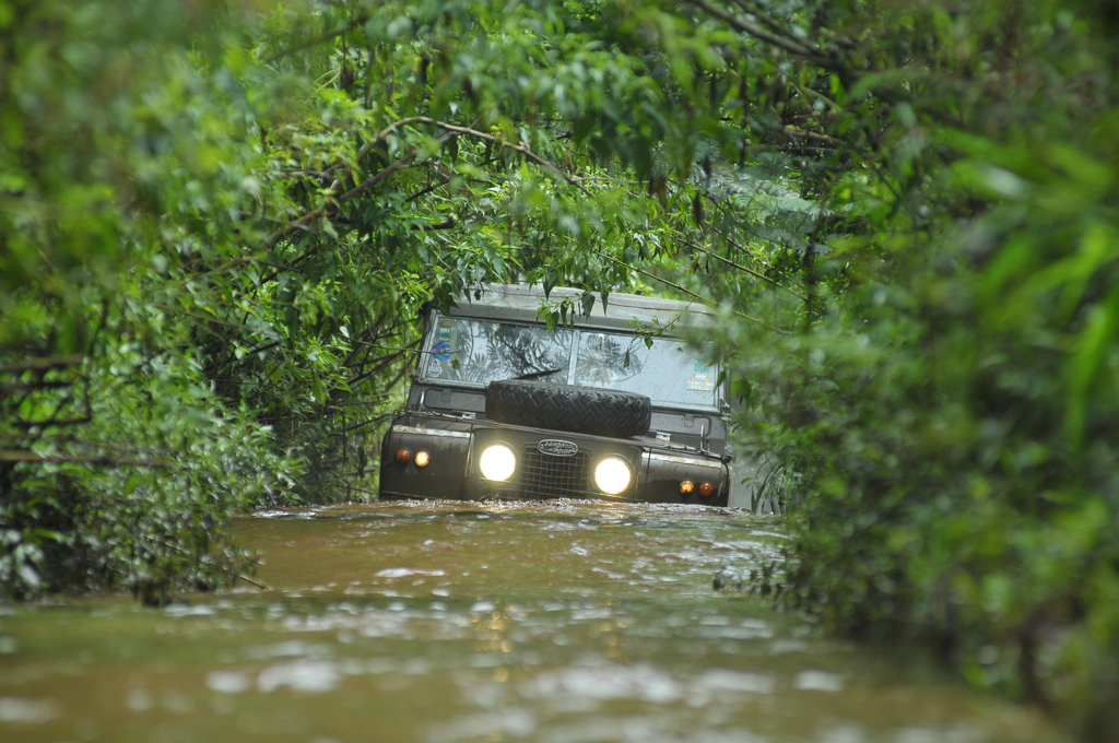 Fun Offroad Ciwidey Bandung – Land Rover Tea Plantation Adventure