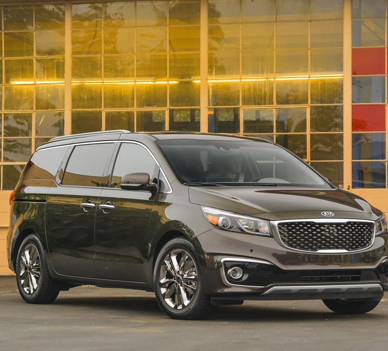 Dubai airport transfer in private vehicle