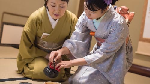 Tea Ceremony Workshop in Tokyo by the Official Instructor